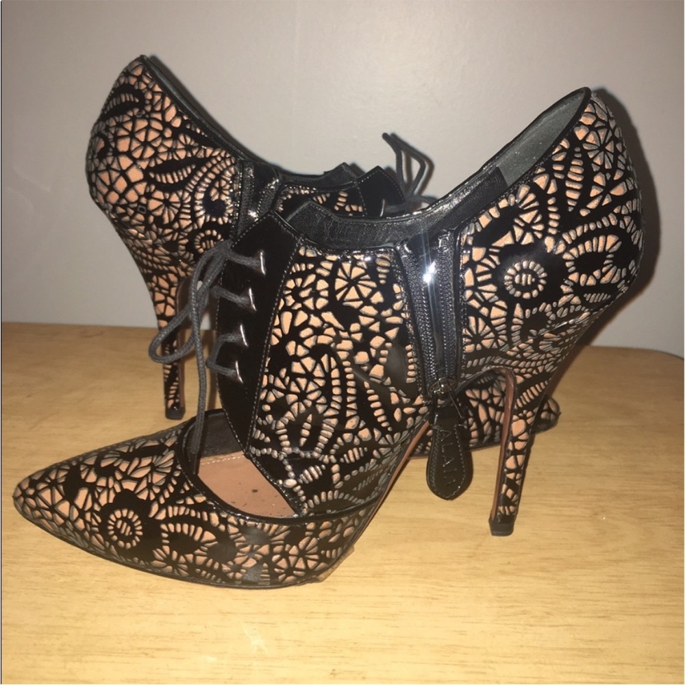 Laser cut perforated, lace up heels size 40 - Picture 4 of 8
